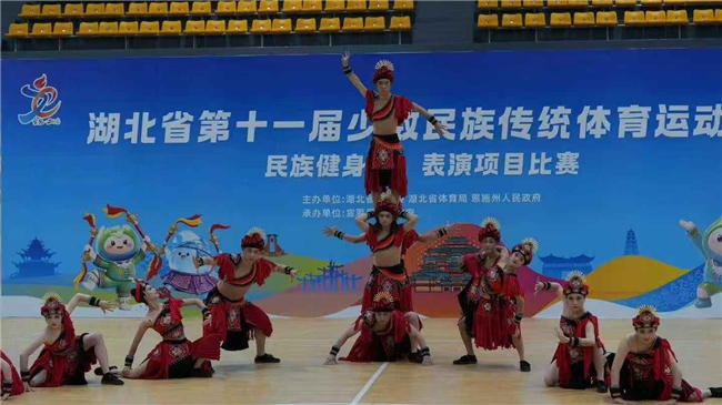 一直一曲开万象 一拍一韵振山河